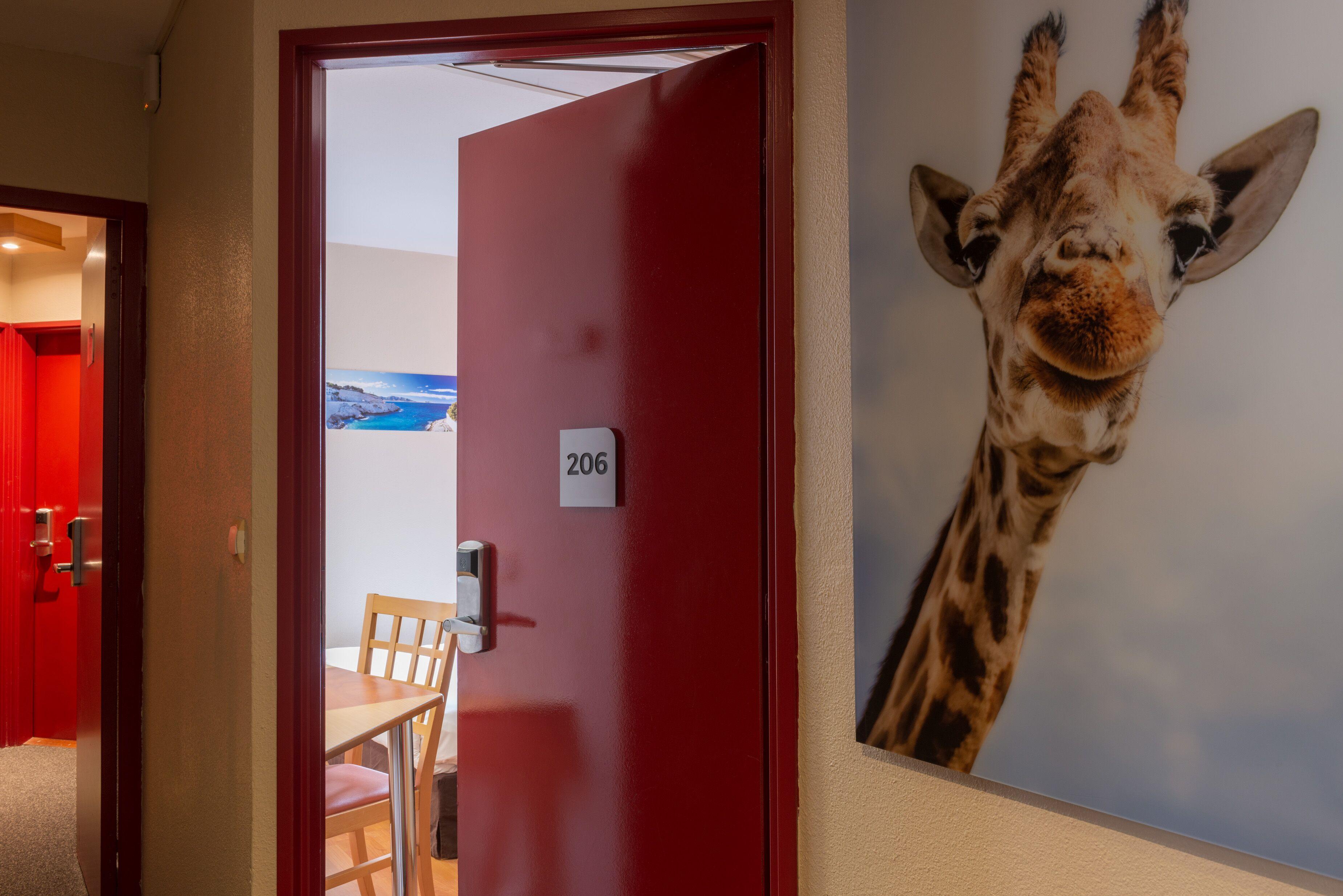 The Originals City Hotel Marseille Aeroport Βιτρόλ Εξωτερικό φωτογραφία