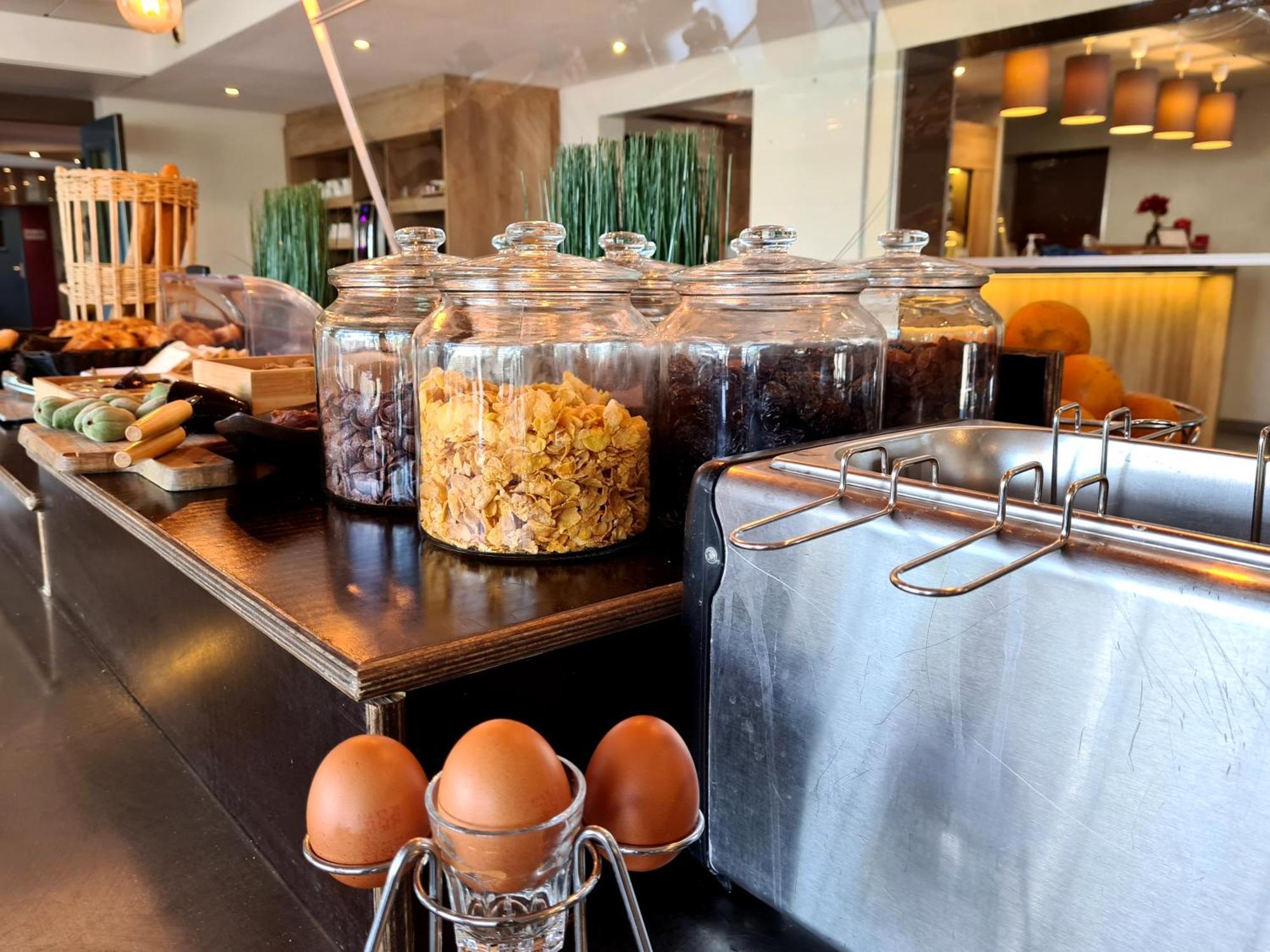 The Originals City Hotel Marseille Aeroport Βιτρόλ Εξωτερικό φωτογραφία