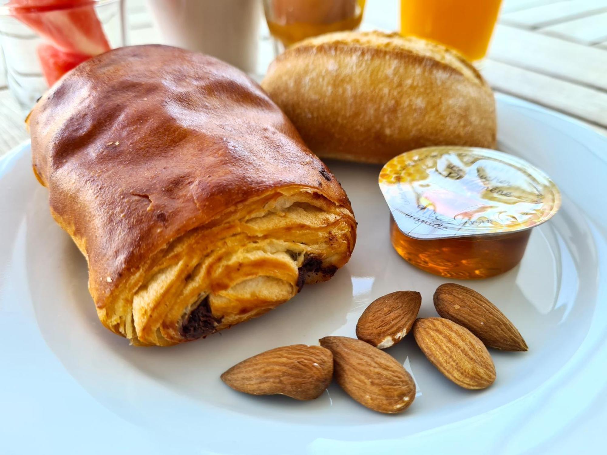 The Originals City Hotel Marseille Aeroport Βιτρόλ Εξωτερικό φωτογραφία