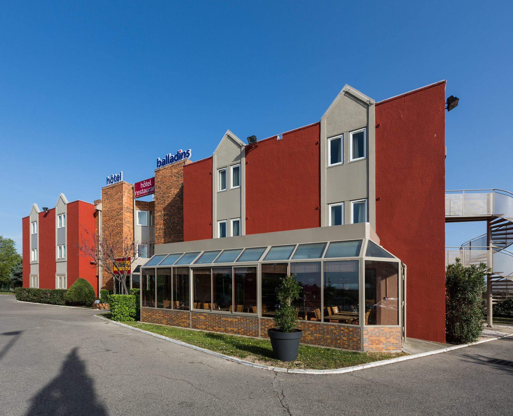 The Originals City Hotel Marseille Aeroport Βιτρόλ Εξωτερικό φωτογραφία