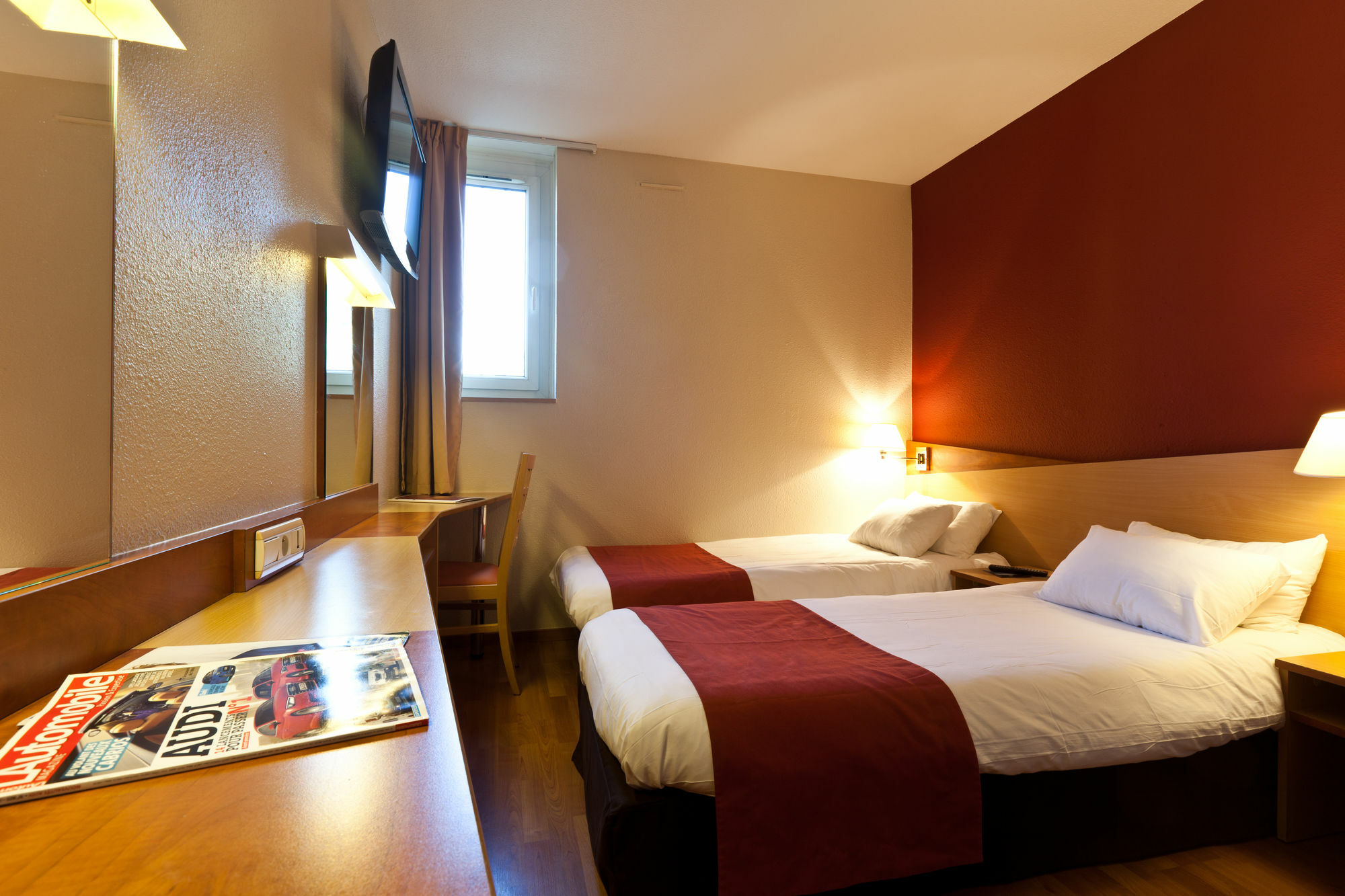 The Originals City Hotel Marseille Aeroport Βιτρόλ Εξωτερικό φωτογραφία