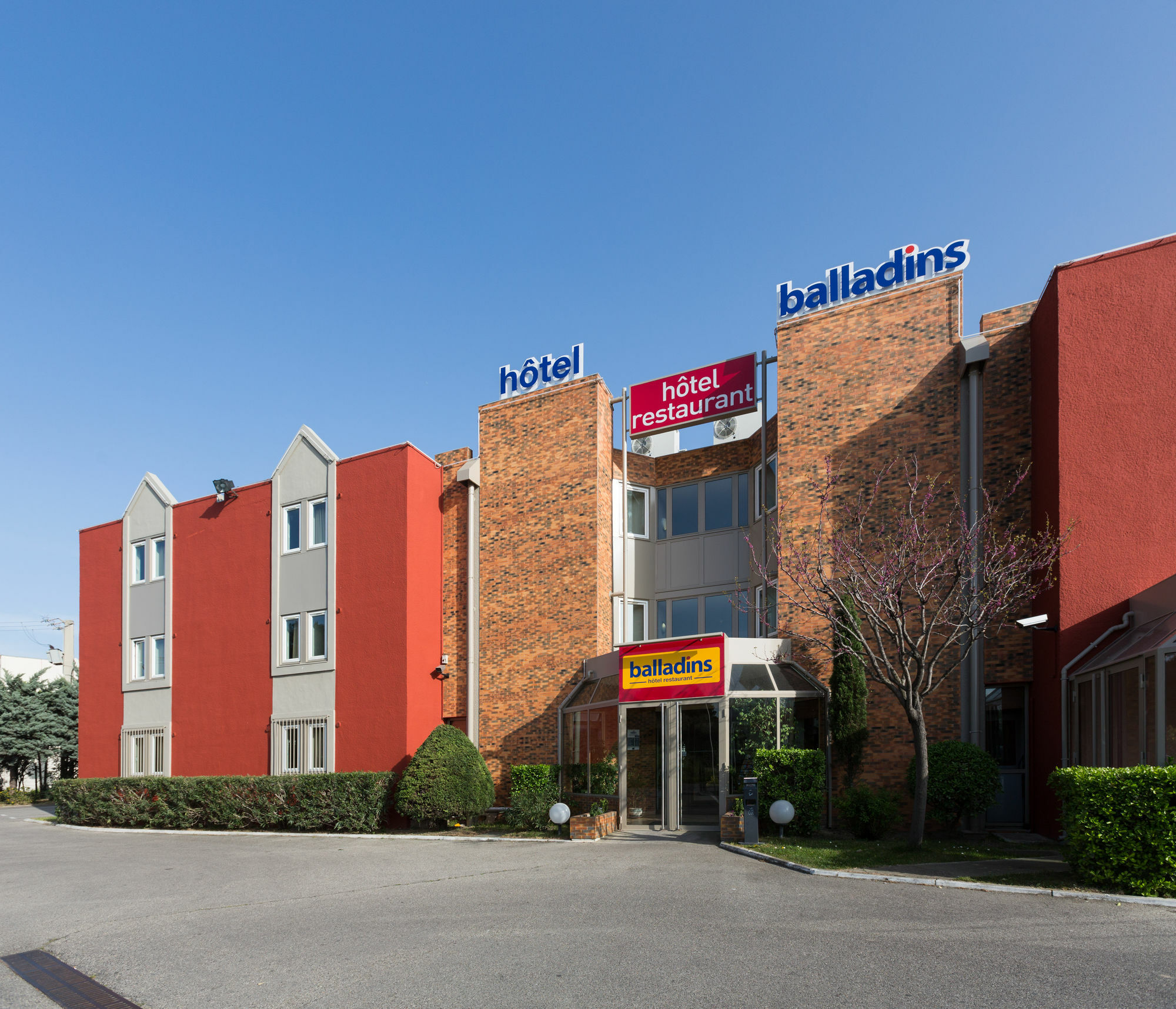 The Originals City Hotel Marseille Aeroport Βιτρόλ Εξωτερικό φωτογραφία